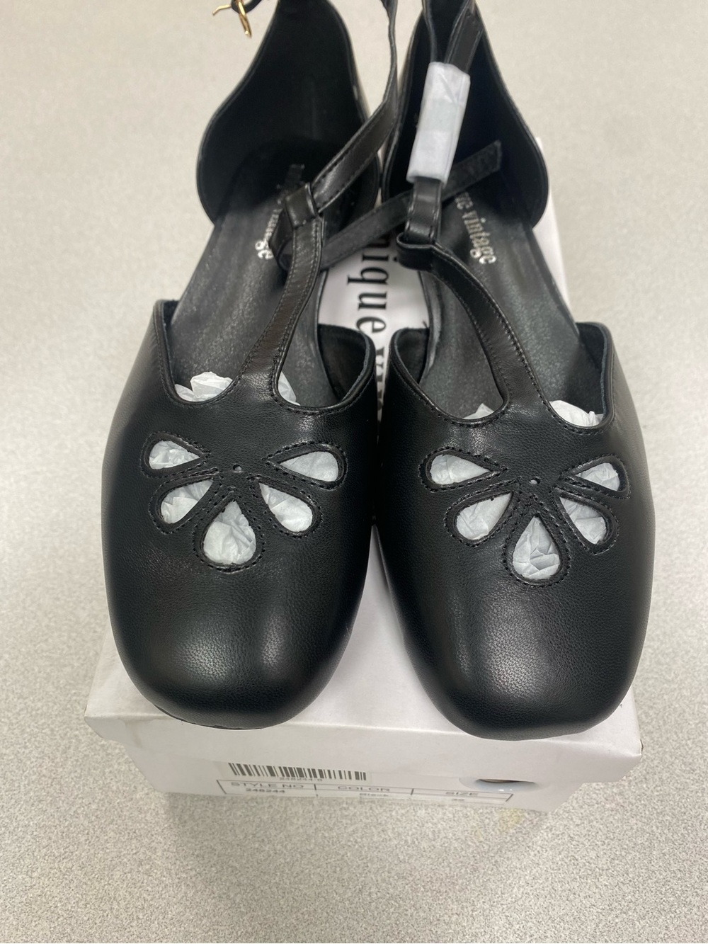 Unique Vintage Women's T-Strap  Flats